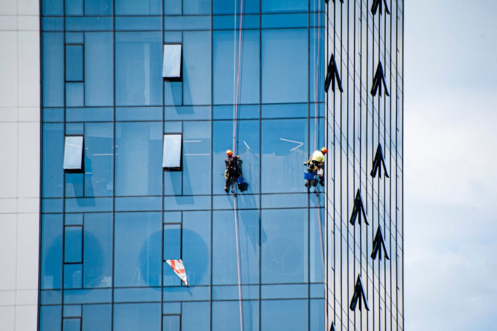 Mycie okien na wysokości 4
